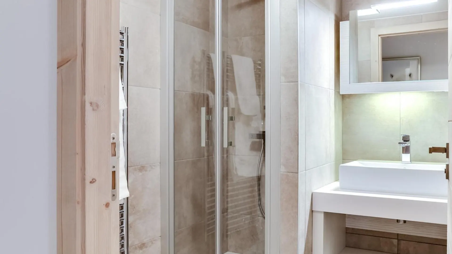 Apartmán Appartement Moderne Avec Wifi Et Parking Sous-Terrain A Courchevel Village - Fr-1-562-28