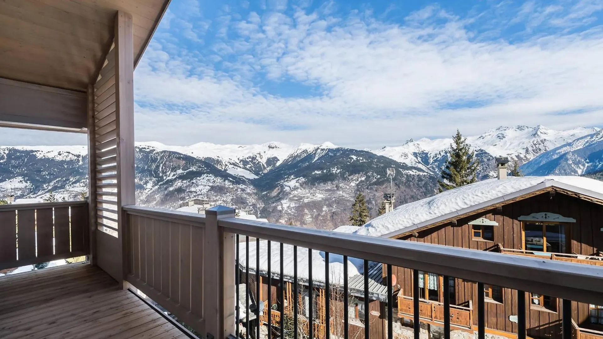 Appartement Moderne Avec Wifi Et Parking Sous-Terrain A Courchevel Village - Fr-1-562-28 0*,  France